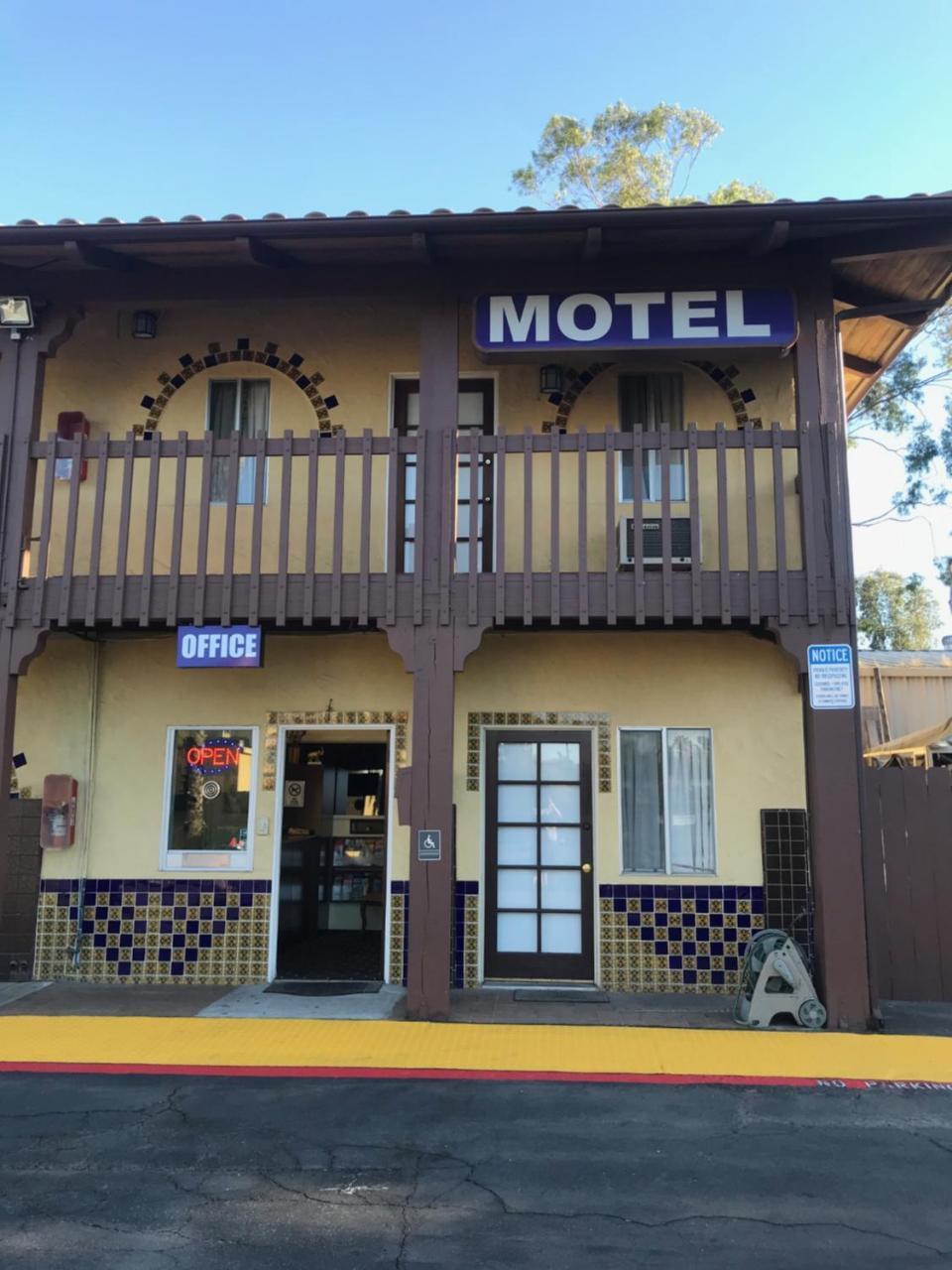 Hacienda Motel エスコンディド エクステリア 写真